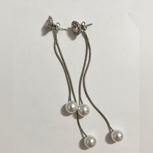 NEW ✨Silver Pearl Drop Earrings - Elegant White Pearl Dangle